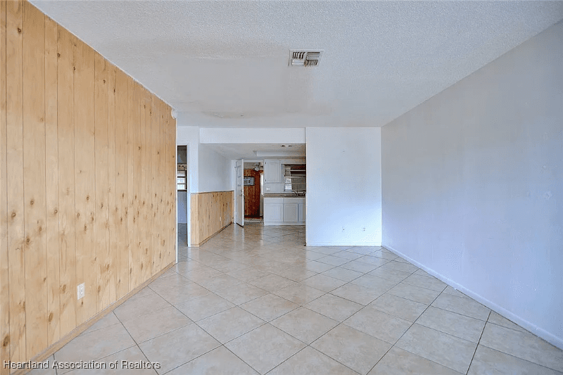 Sebring House: 604 Denise Avenue