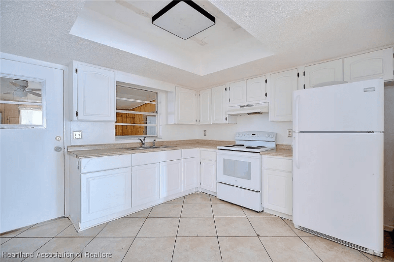 Sebring House: 604 Denise Avenue