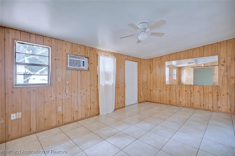 Sebring House: 604 Denise Avenue