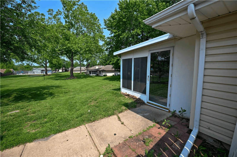 blue springs House: 2805 nw 3rd ter