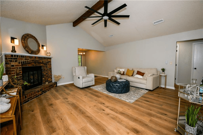 blue springs House: 2805 nw 3rd ter