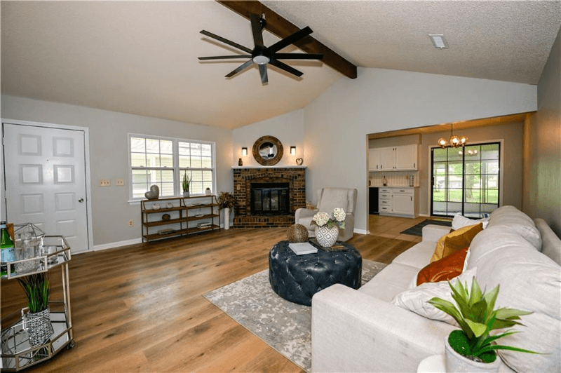 blue springs House: 2805 nw 3rd ter