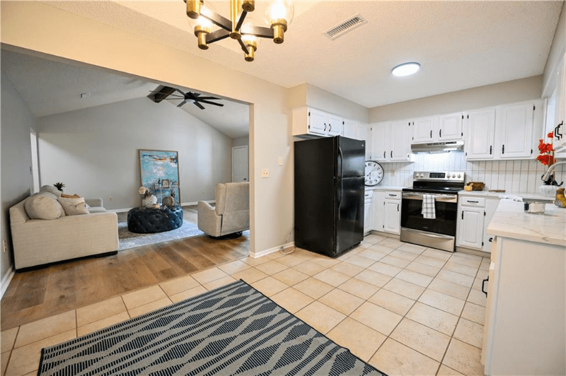 blue springs House: 2805 nw 3rd ter