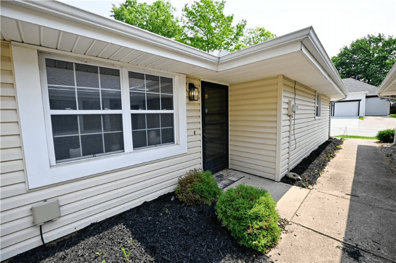 blue springs House: 2805 nw 3rd ter