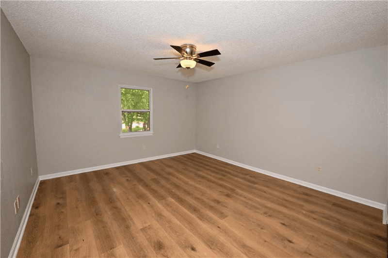 blue springs House: 2805 nw 3rd ter