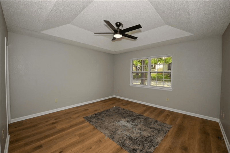 blue springs House: 2805 nw 3rd ter