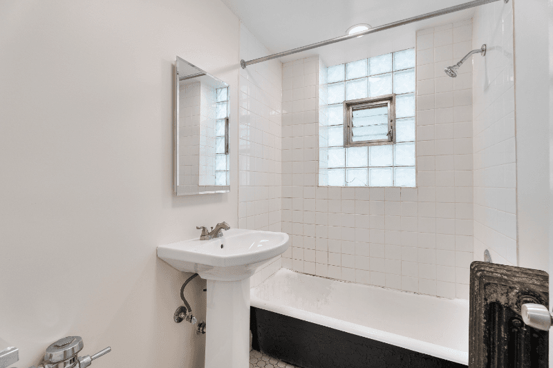 Chicago Apartment: 1440 W. Howard St.