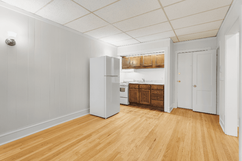 Chicago Apartment: 1440 W. Howard St.