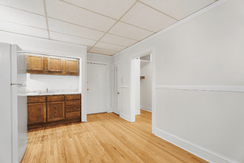 Chicago Apartment: 1440 W. Howard St.