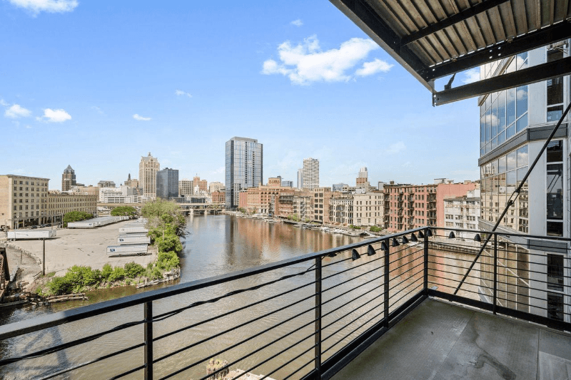 Milwaukee Condo: 106 W Seeboth St