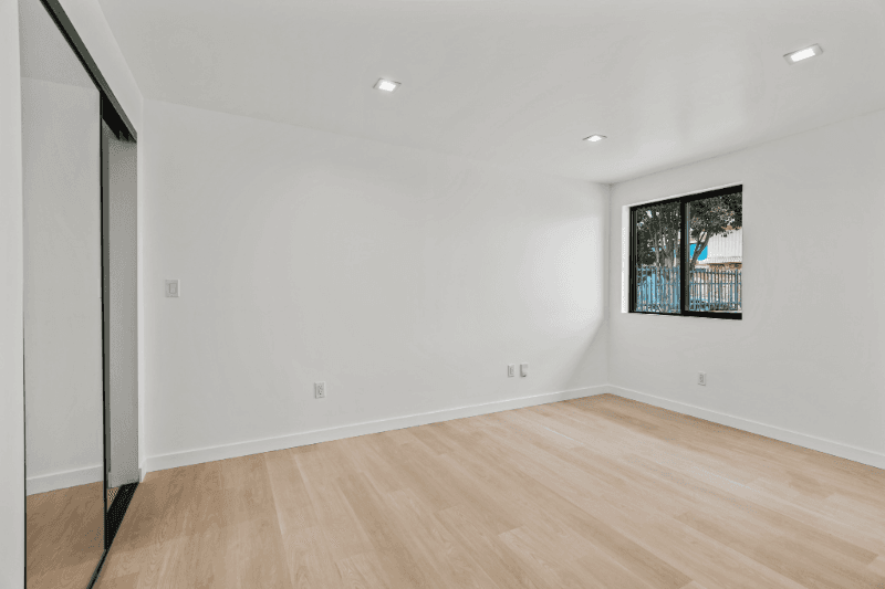 Los Angeles Apartment: 2422 Meadowvale Avenue