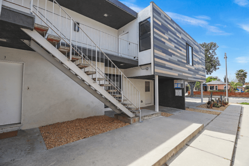 Los Angeles Apartment: 2422 Meadowvale Avenue