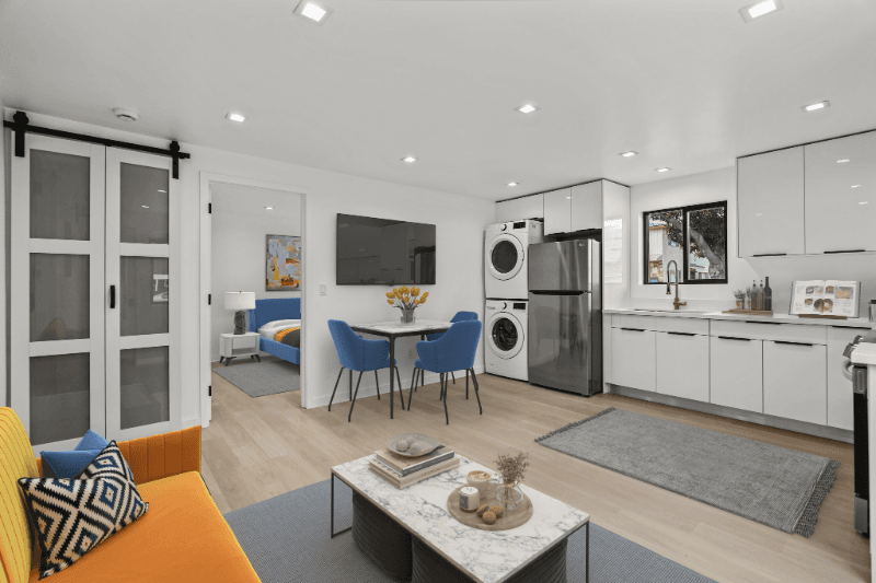 Los Angeles Apartment: 2422 Meadowvale Avenue