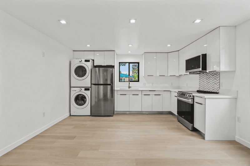Los Angeles Apartment: 2422 Meadowvale Avenue