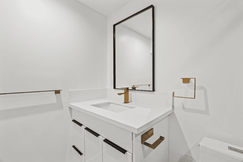 Los Angeles Apartment: 2422 Meadowvale Avenue