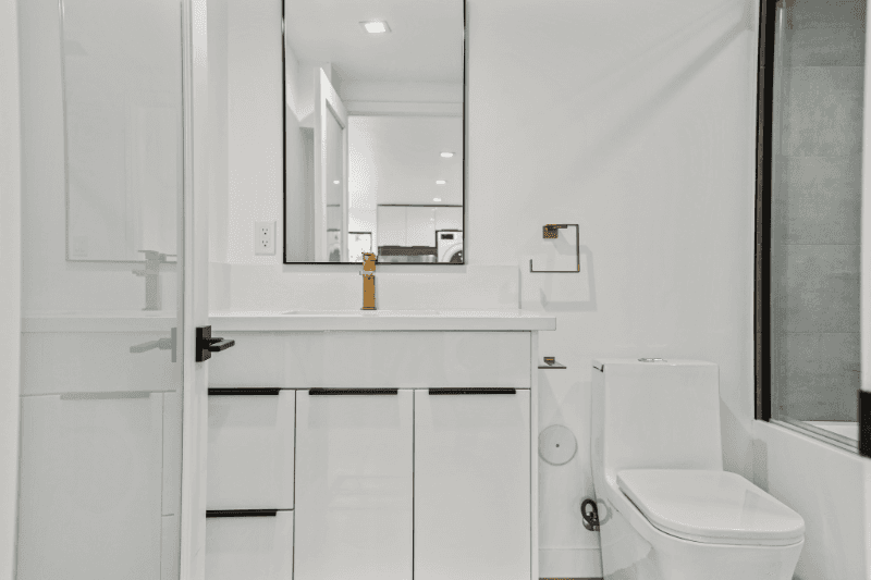 Los Angeles Apartment: 2422 Meadowvale Avenue