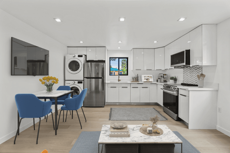 Los Angeles Apartment: 2422 Meadowvale Avenue