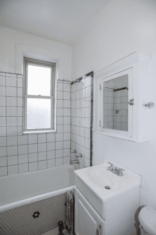 Chicago Apartment: 7667 Sheridan
