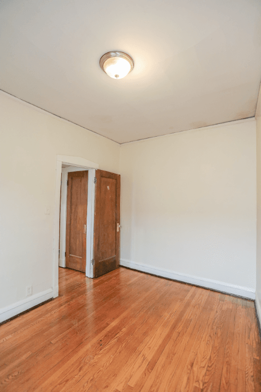 Chicago Apartment: 7667 Sheridan