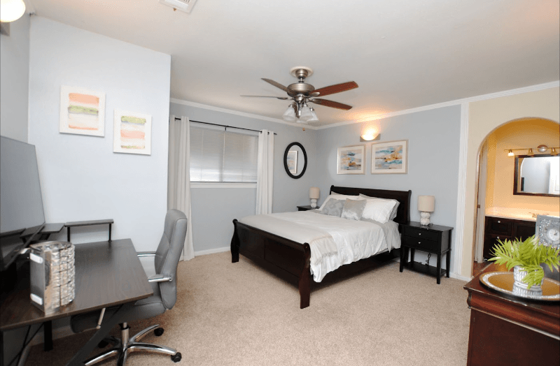 Katy House: 719 Park Knoll Ln,