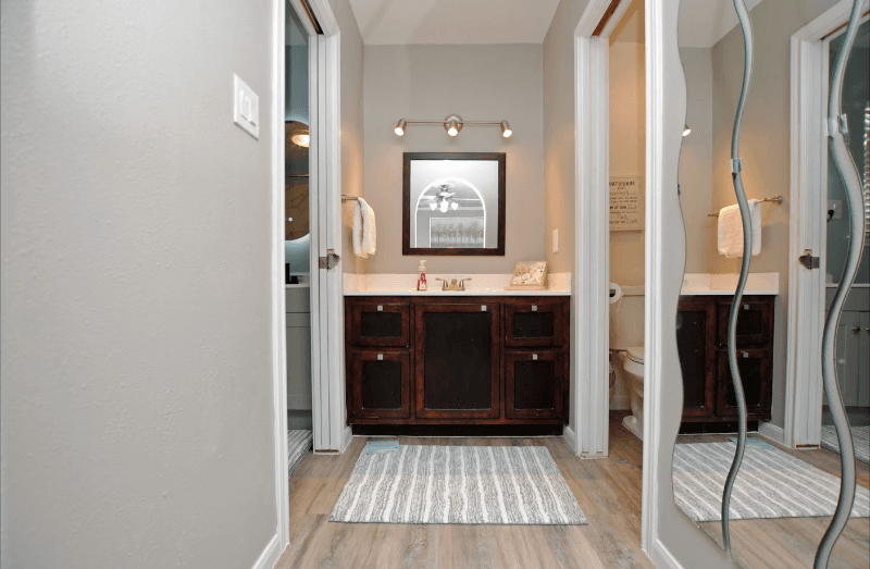 Katy House: 719 Park Knoll Ln,
