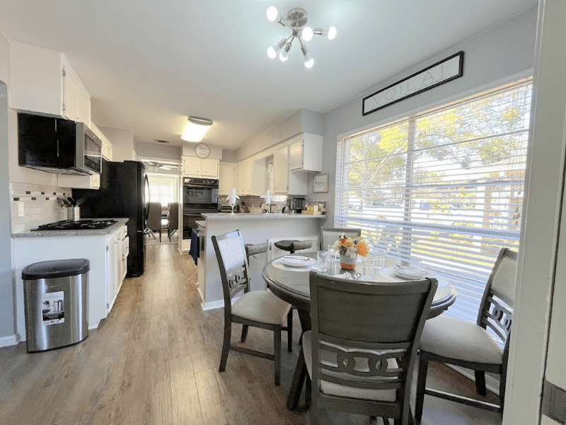 Katy House: 719 Park Knoll Ln,