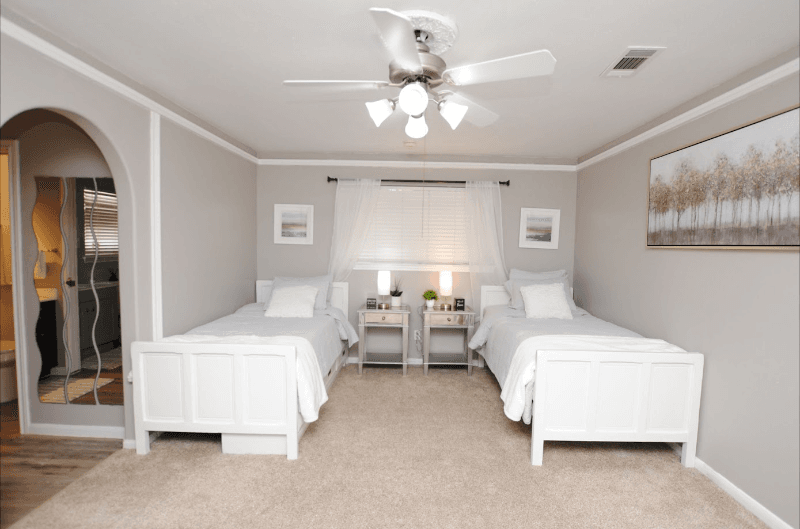 Katy House: 719 Park Knoll Ln,