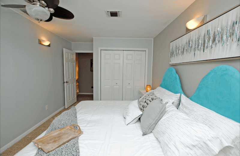 Katy House: 719 Park Knoll Ln,