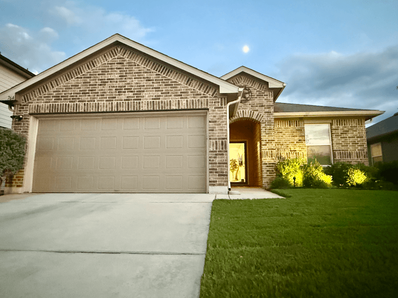 Seguin House: 764 Armadillo Dr