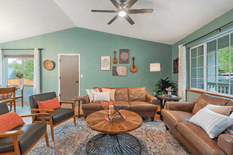 Wasilla House: 2538 West Mission Hills Ave