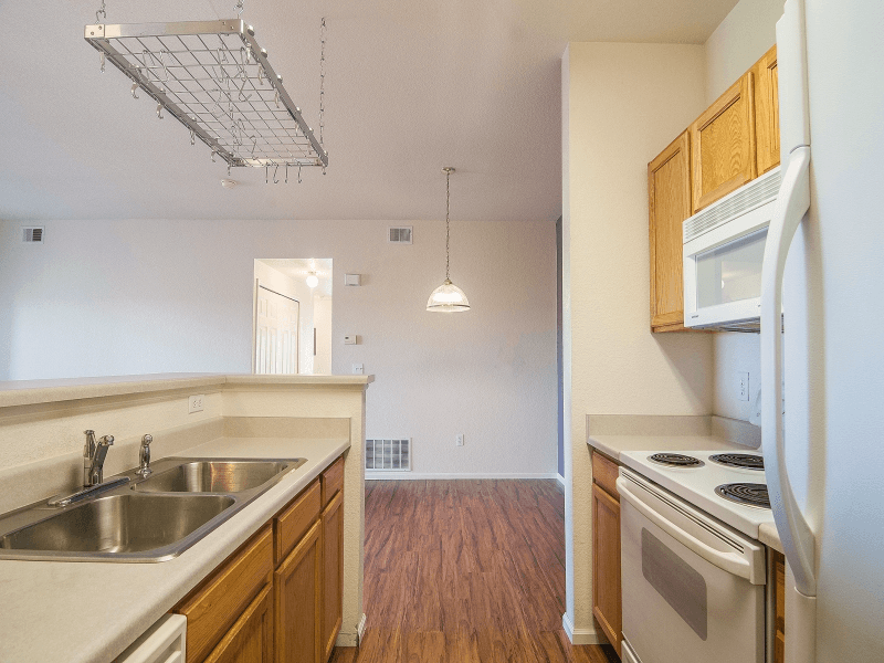 Aurora Condo: 905 S Zeno Way