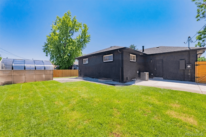 Northglenn Single Room: 11000 Larry Drive