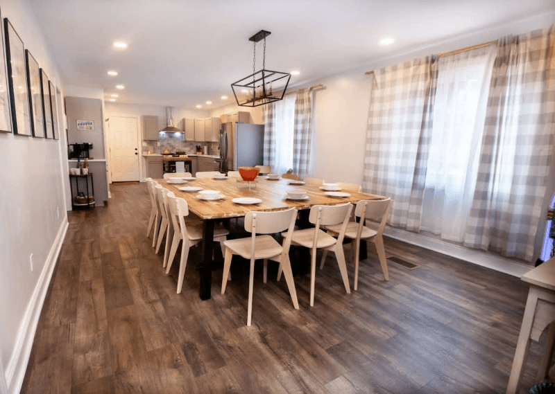 Memphis House: 909 S McLean Blvd