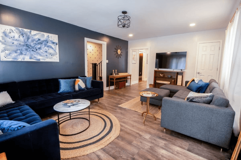Memphis House: 909 S McLean Blvd