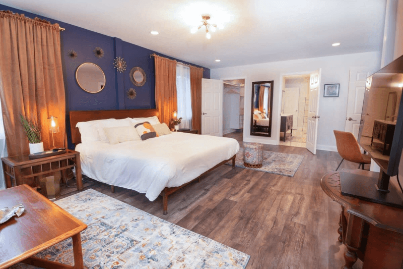 Memphis House: 909 S McLean Blvd