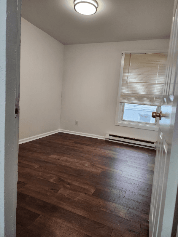 Meriden Apartment: 129 Willow St, Meriden CT