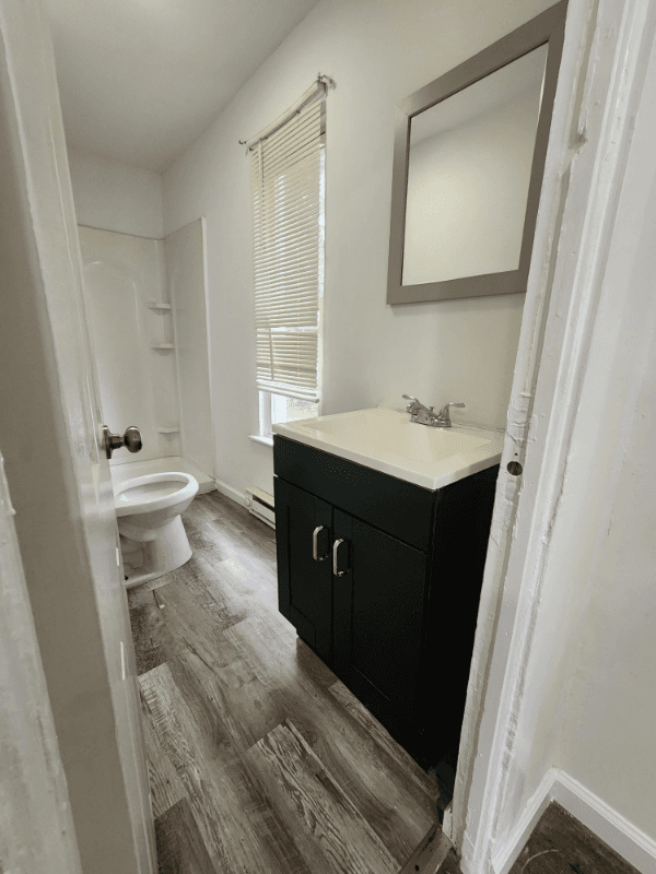 Meriden Apartment: 129 Willow St, Meriden CT