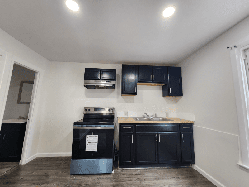 Meriden Apartment: 129 Willow St, Meriden CT