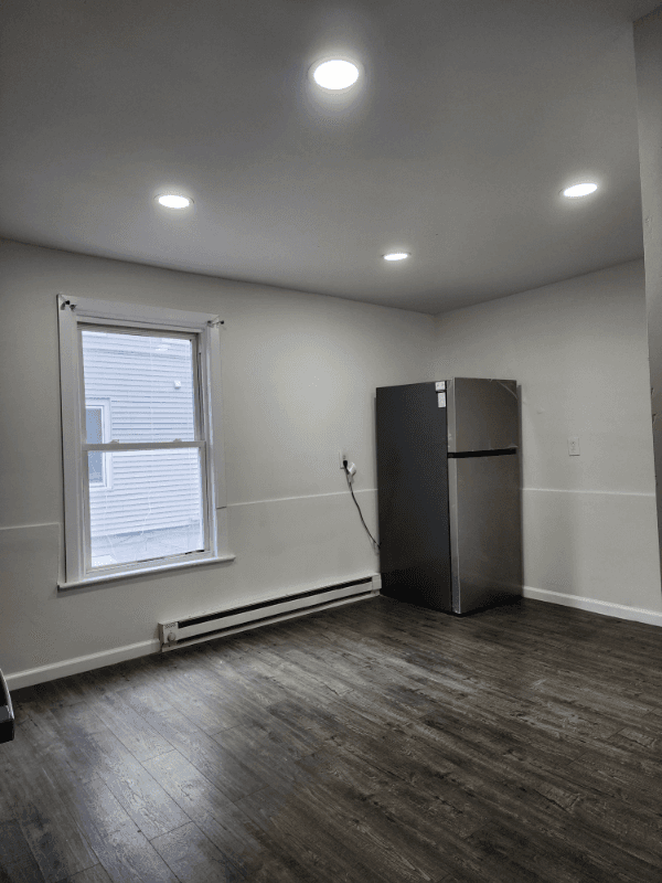 Meriden Apartment: 129 Willow St, Meriden CT