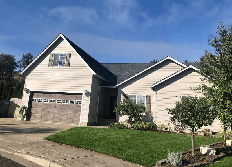 Roseburg House: 2345 NW Kelsay Ct