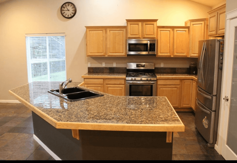 Roseburg House: 2345 NW Kelsay Ct