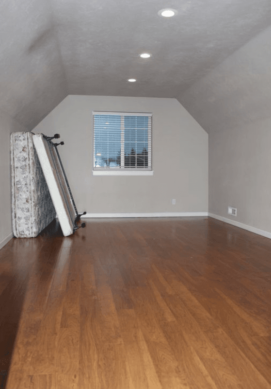 Roseburg House: 2345 NW Kelsay Ct