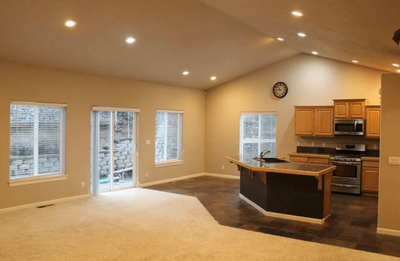 Roseburg House: 2345 NW Kelsay Ct
