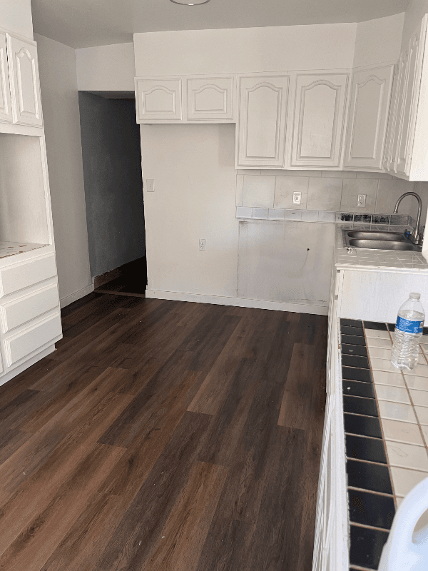 Shawnee House: 1811 N Market Ave