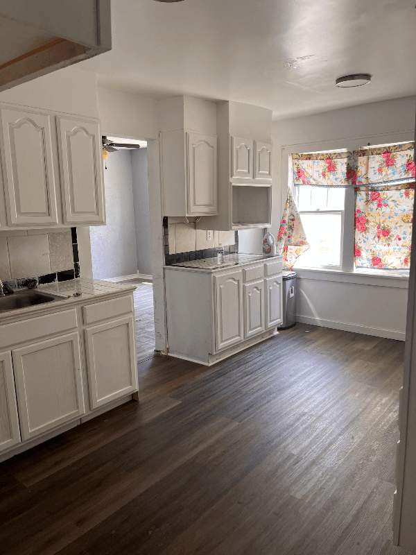 Shawnee House: 1811 N Market Ave