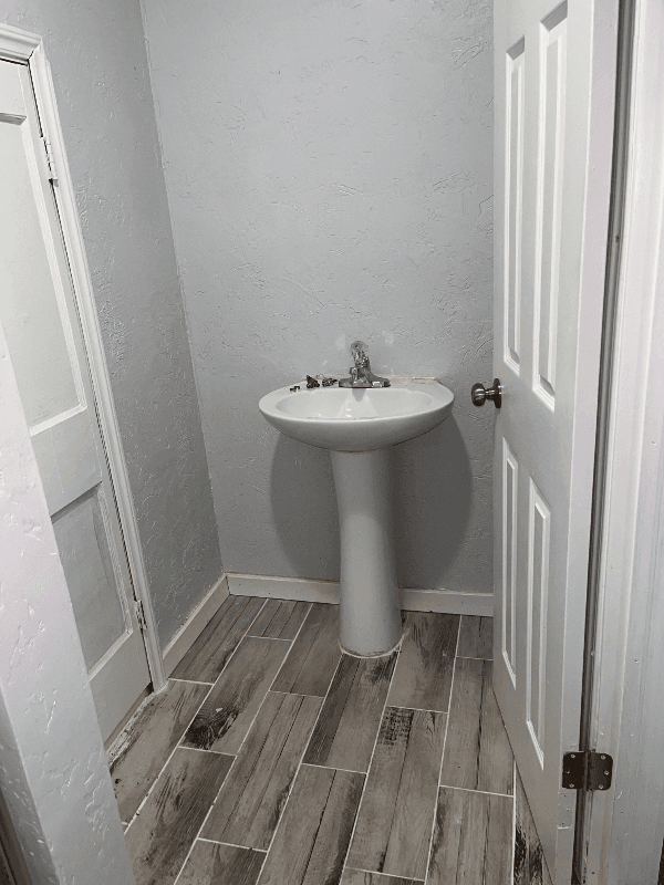 Shawnee House: 1811 N Market Ave