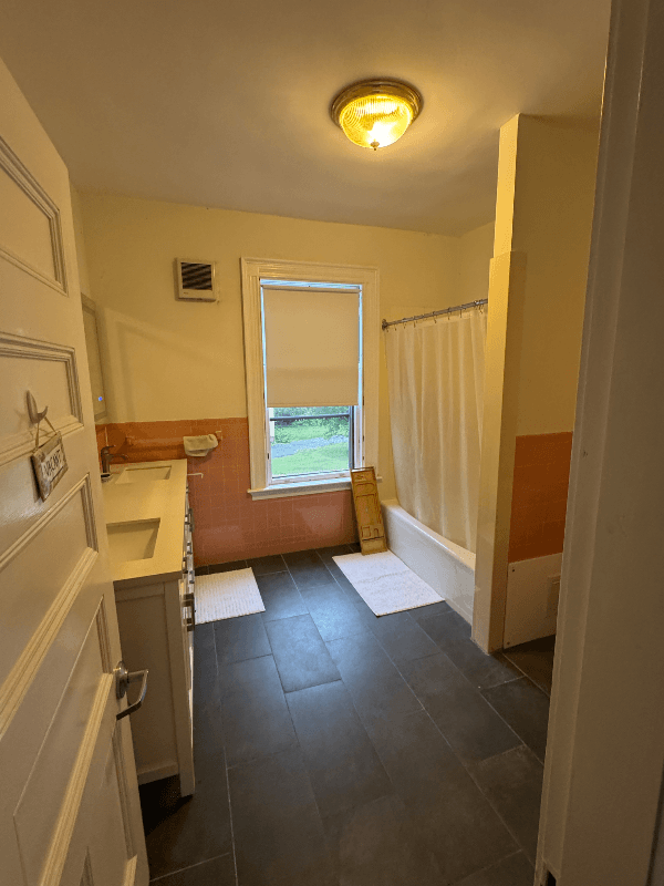 South Hadley Single Room: 79 College St