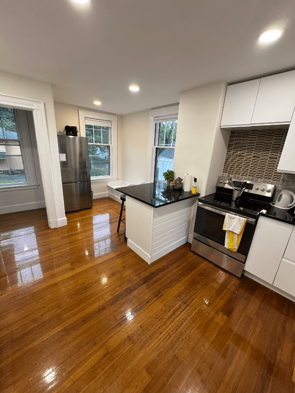 South Hadley Single Room: 79 College St