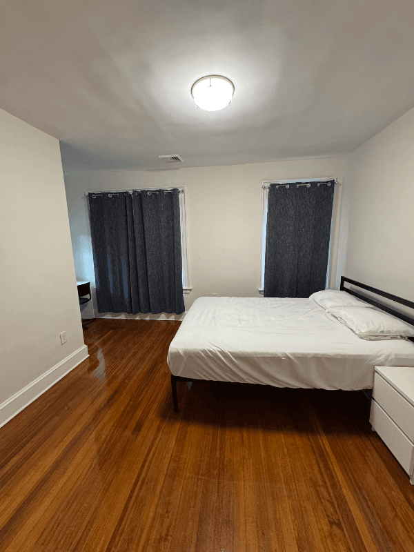 South Hadley Single Room: 79 College St