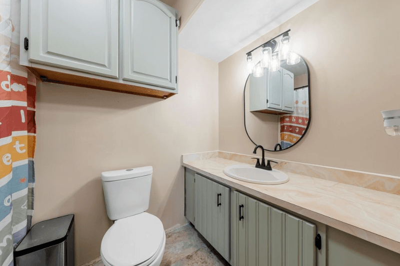 McGregor House: 305 David Davis Dr